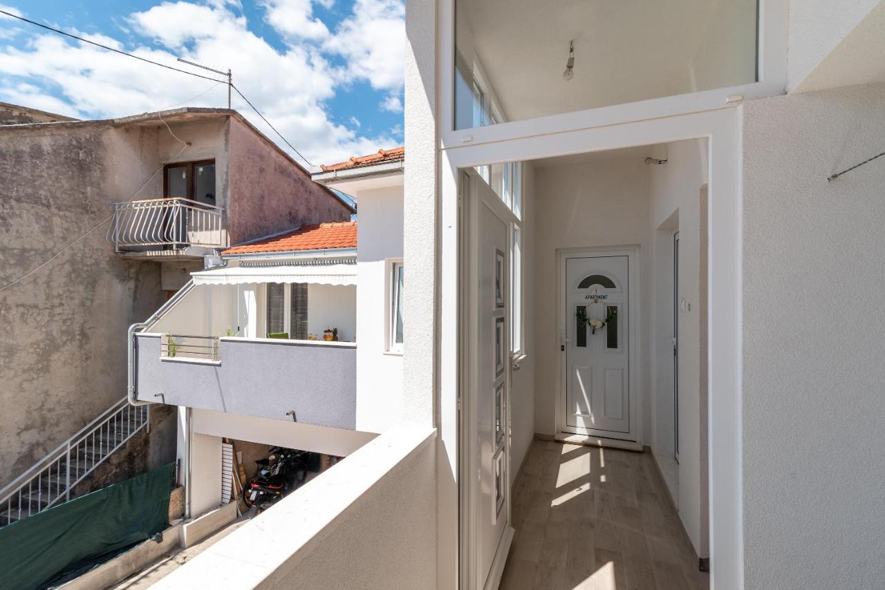 Apartment Roko Трогір Екстер'єр фото