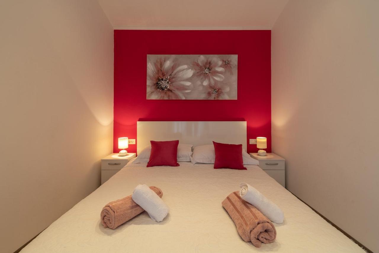 Apartment Roko Трогір Екстер'єр фото